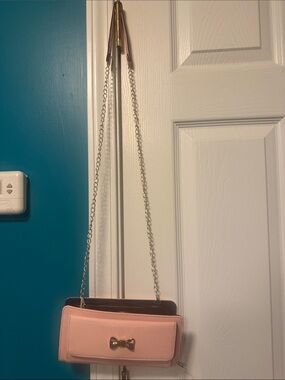Women’s Vegan Pink Chain-Strap Crossbody Bag with Bow Accent